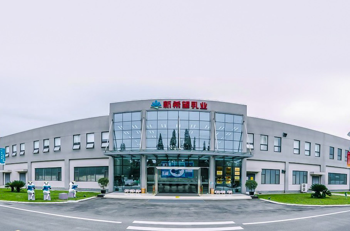 2010年,新希望集团发布公告,表示将乳业和房地产资产剥离出上市公司.