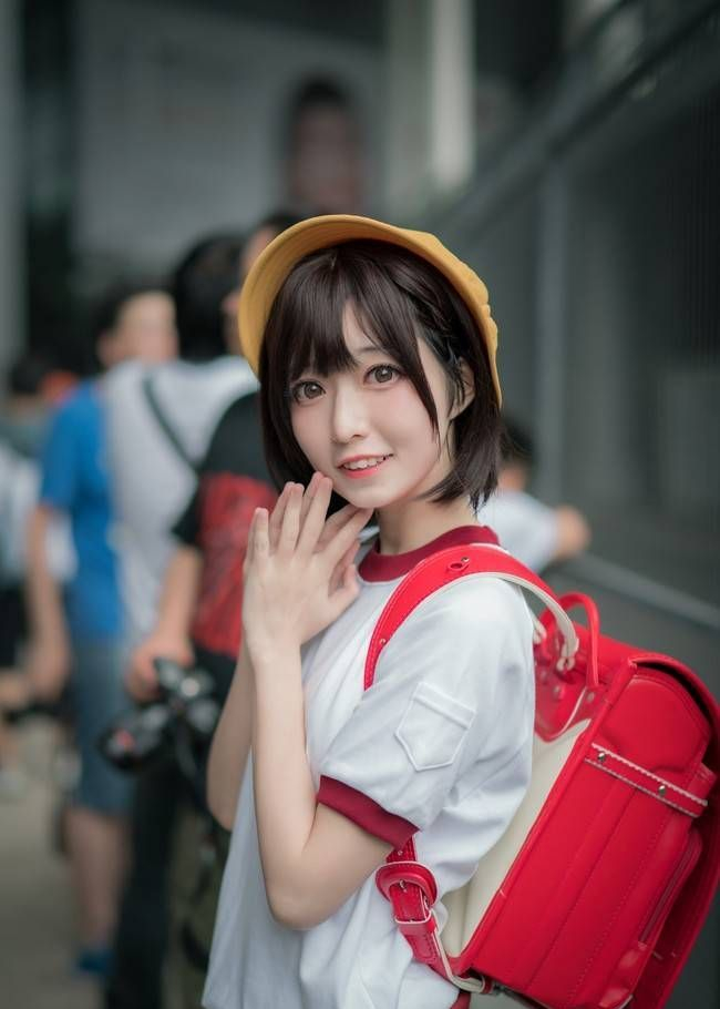 街拍可爱童颜萝莉