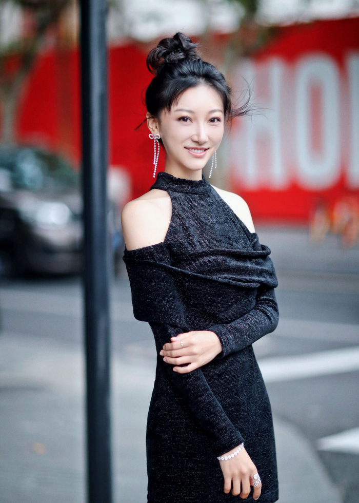 吴茉彤上海时装周优雅知性诠释独特灵魂