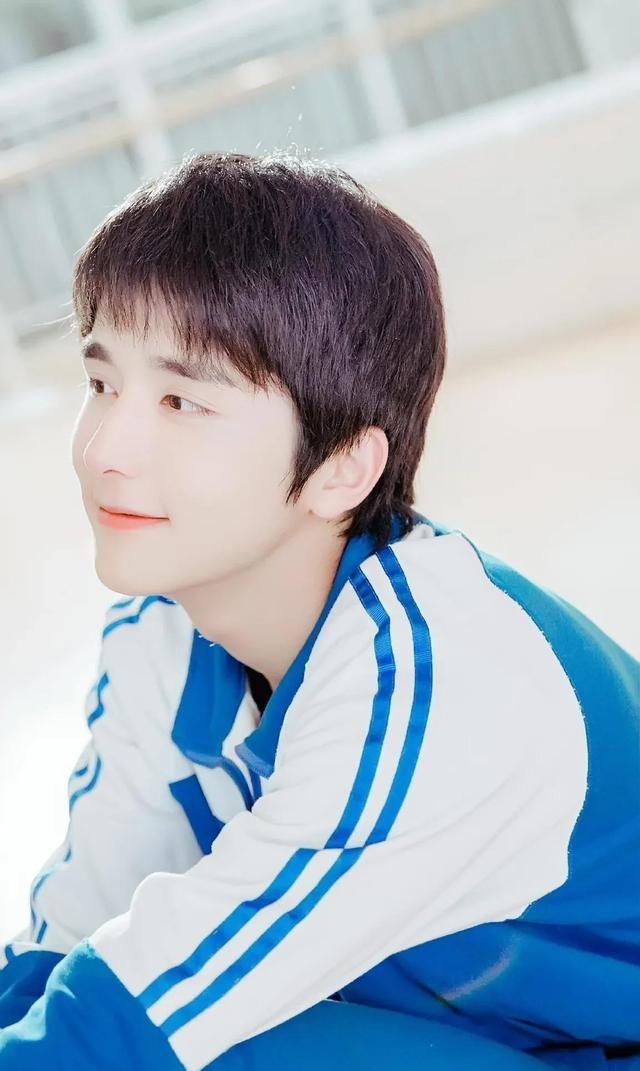 小清新男神帅哥张新成,学生模样超级可爱,绝对的阳光校草级男神