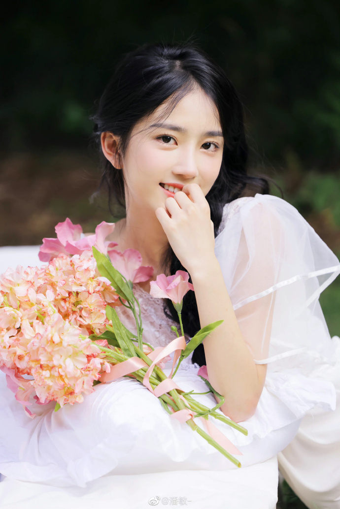 美女潘敏迷人写真欣赏,好清纯啊