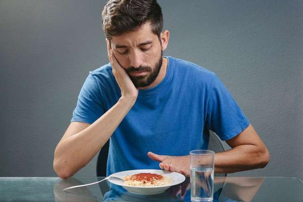 总是食欲不振,什么都吃不下?这多半与4个因素有关,需对症调理