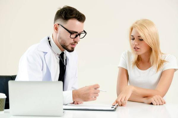 为何同一个医生可以出普通和专家门诊号?难道有黑幕?一文科普!|主治医生|挂号|专家号|造诣|看病_新浪新闻
