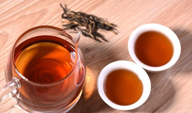 经常喝红茶那你知道它为啥叫红茶么多喝又有哪些好处呢