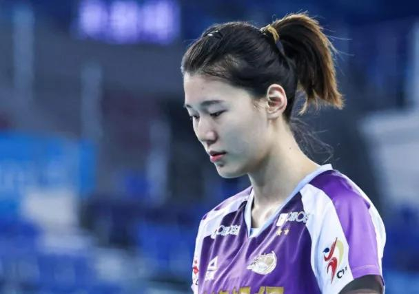 天津女排与孩子互动,王艺竹已回归!再次被蔡斌抛弃,奥运梦已碎__财经