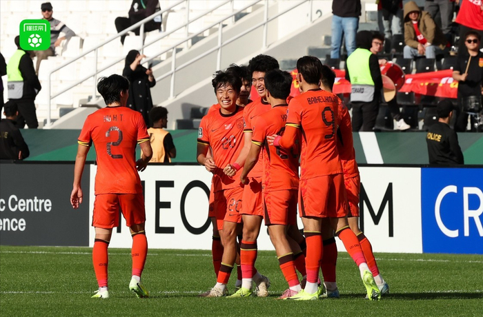 青训配角到国家英雄：彭啸，那位想把金靴穿在中卫身上的20岁奇迹