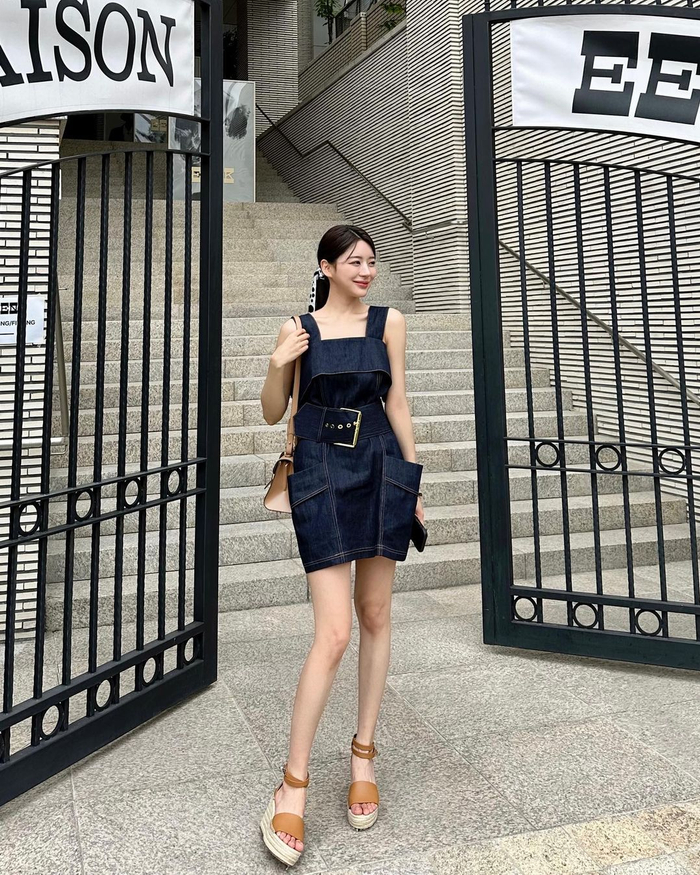 美女牛仔裙穿搭