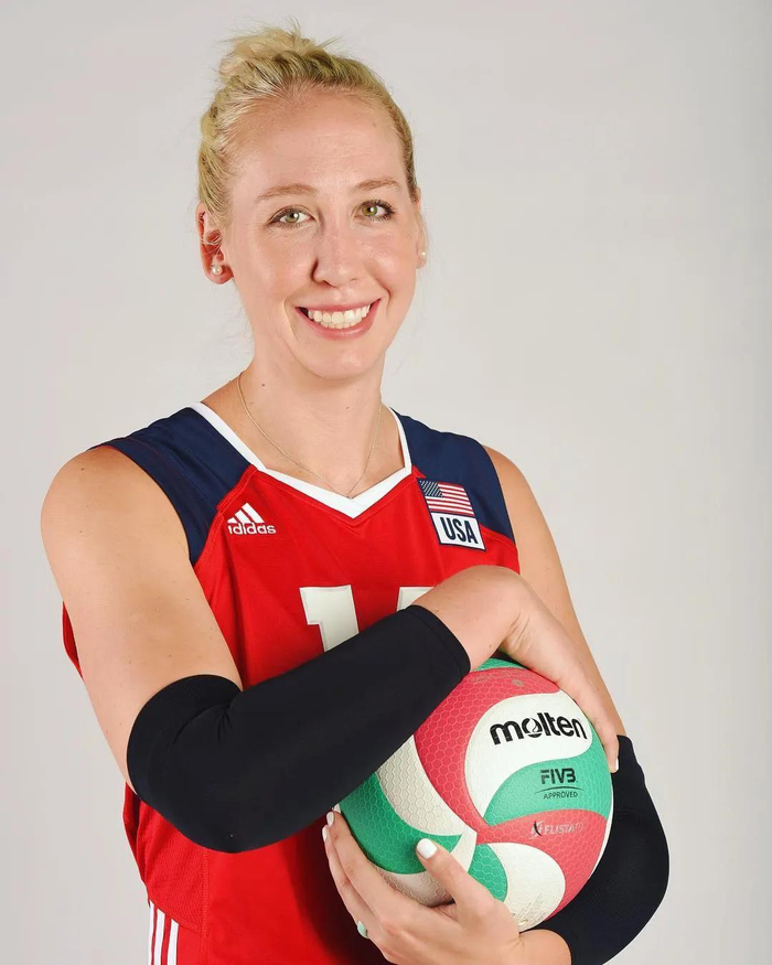 美国女排奥运老将复出或复制拉尔森奇迹基拉里笑了人才太多