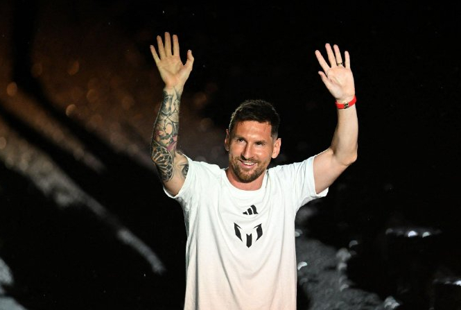 恭喜梅西!并肩作战14年,巴萨4兄弟重聚,不带皮克玩_嗨球直播