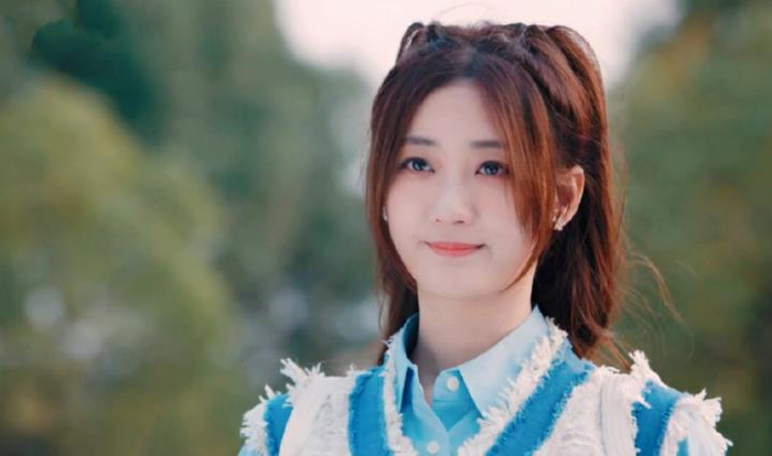 电视剧上游林柚扮演者戚砚笛校服剧照图片