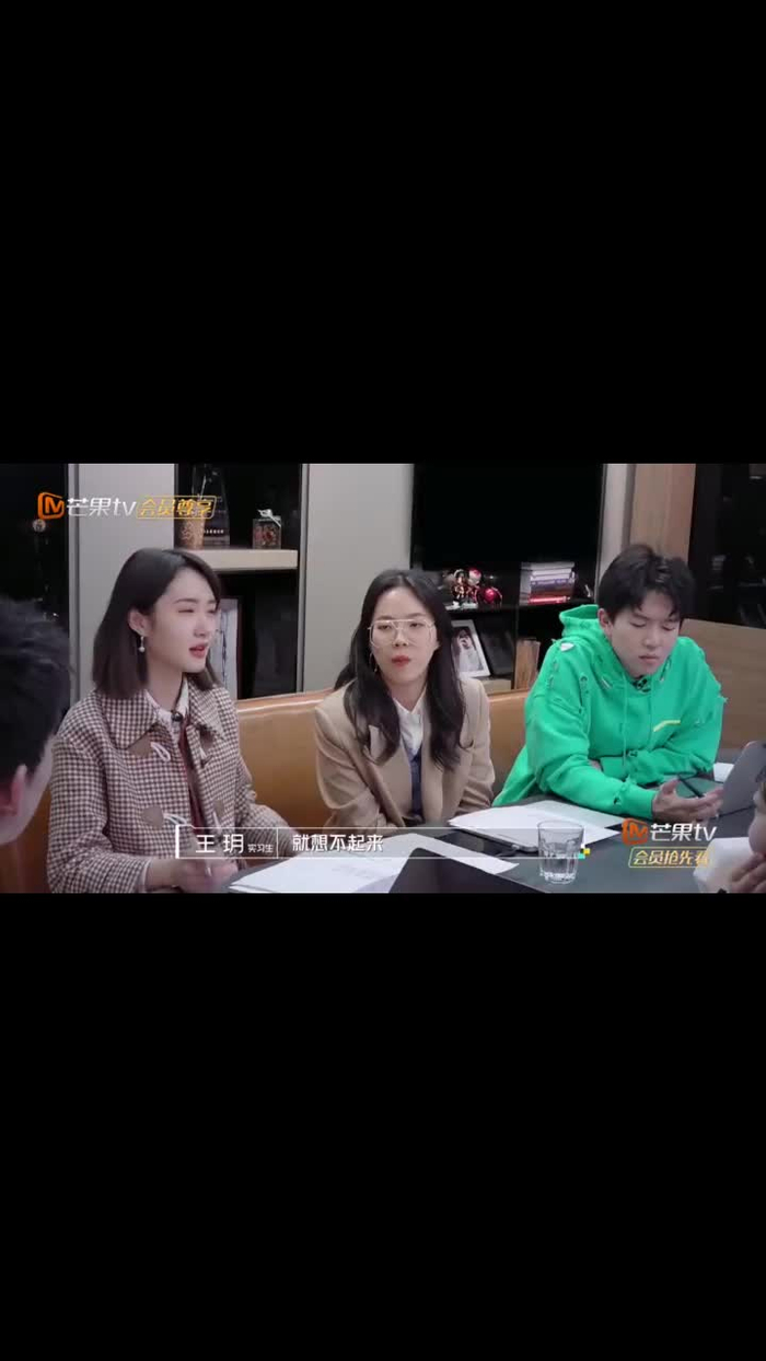 张安王玥教张翰玩特效,霸总瞬间变身短视频大男孩,太可爱了!