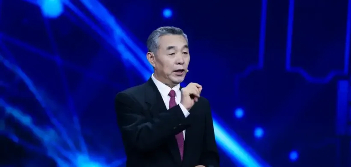 李俊峰建议光伏发电项目给地方留下1毛钱度收益