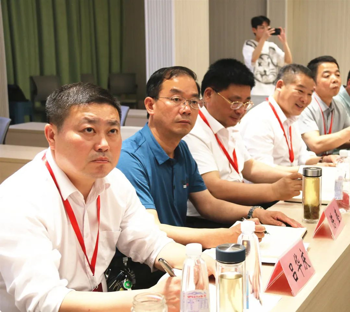 新县职业高中师生参加信阳市2024年职教活动周活动