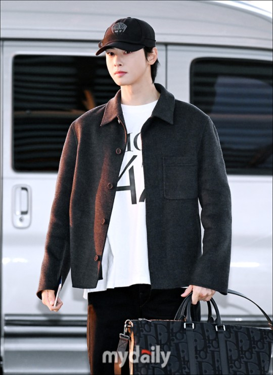 韩国歌手车银优仁川机场启程飞往中国香港