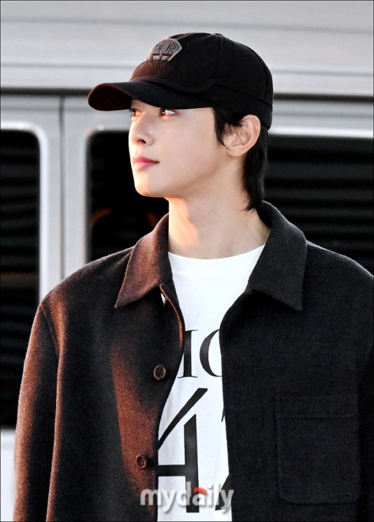 韩国歌手车银优仁川机场启程飞往中国香港