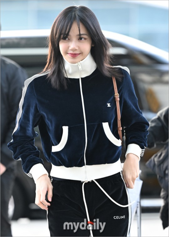 blackpink成员lisa仁川机场启程飞往曼谷