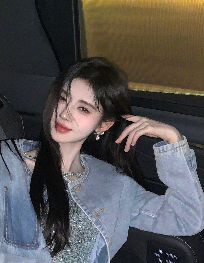 鞠婧祎奶栗妆解锁个性妆容温柔美丽笑容甜美尽显百变魅力