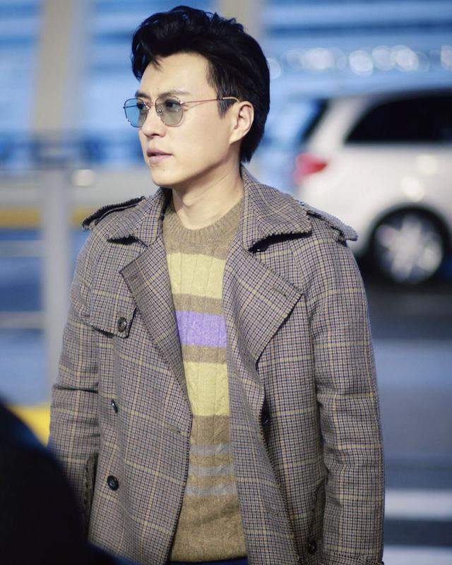 人设崩塌的靳东,他的不完美或许正是娱乐圈应该有的样子