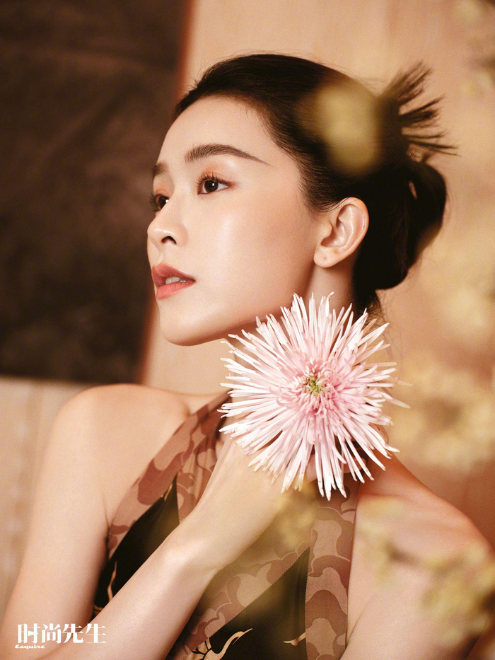 文咏珊的新中式花韵大片演员是笃定要做的事且要做好