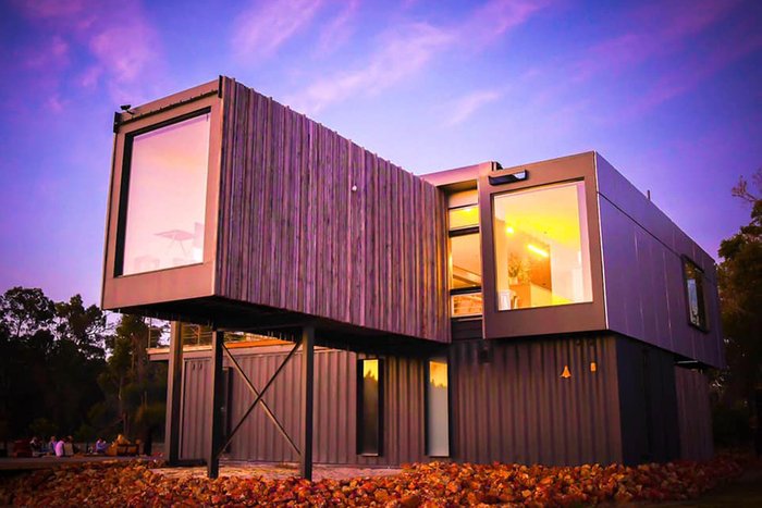 9个40英尺集装箱组合的豪华房屋