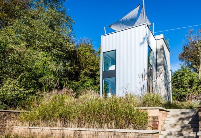 拥有自然景观的两居室模块化住宅