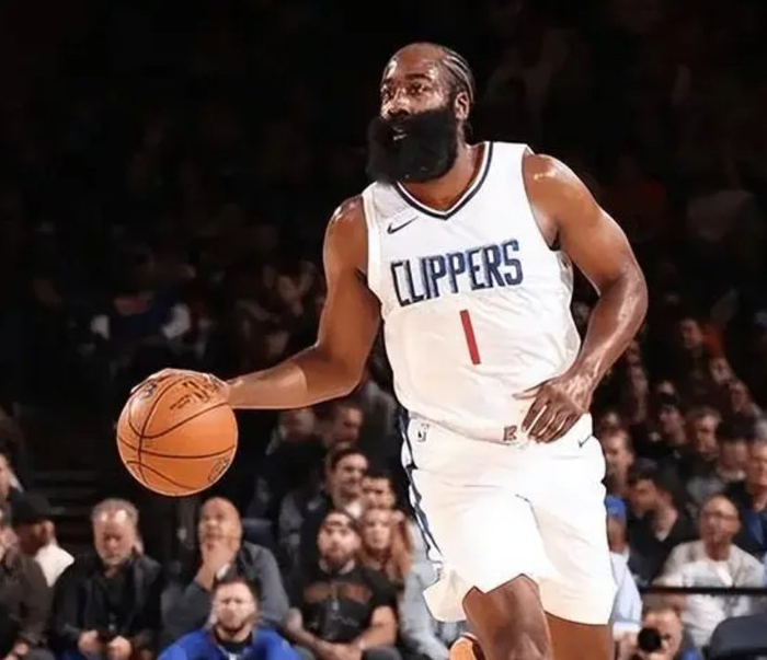 哈登已经35岁了,至今没有女朋友,真是有点可怜了