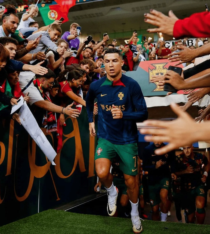 两黑马杀出,c罗10战全胜,欲夺冠封神|c罗|欧洲杯|封神_新浪新闻