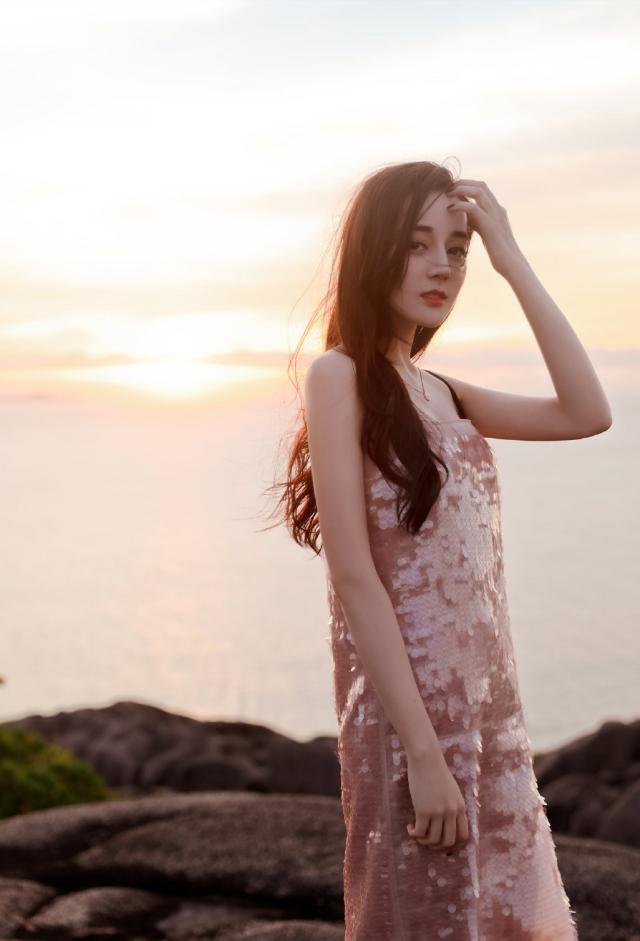 街拍美女穿搭_明星穿搭街拍_明星街拍穿搭造型示范
