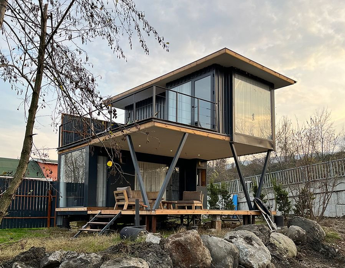 双层悬臂式集装箱露营度假屋