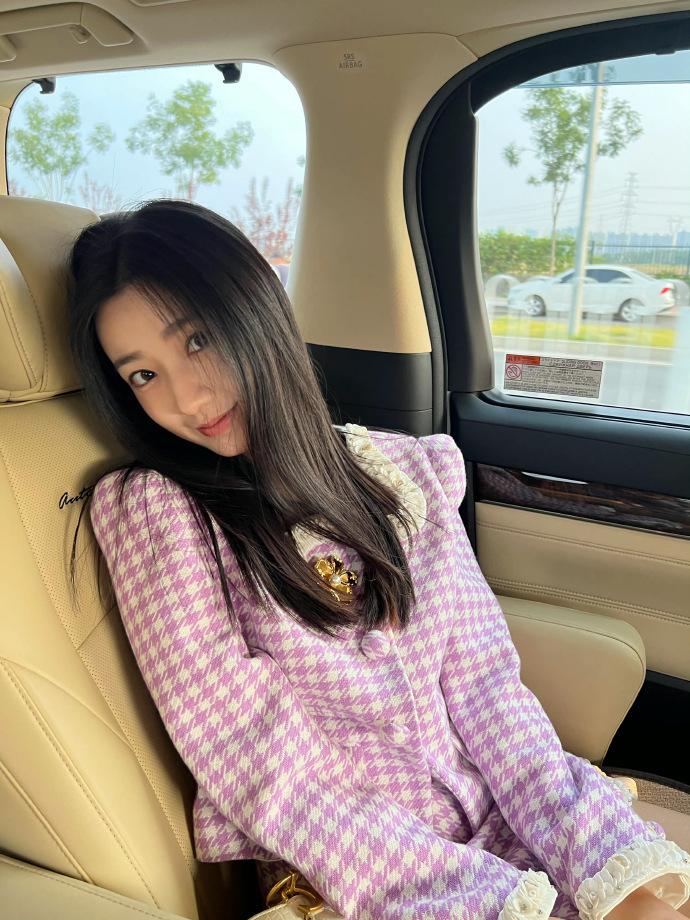 美女艺人黄羿迷人美照欣赏,真漂亮