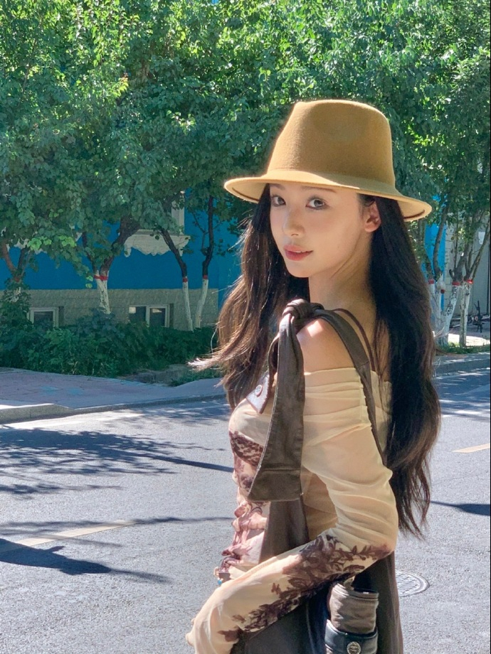 网红美女易梦玲国庆节拍摄迷人写真,好美啊__财经头条