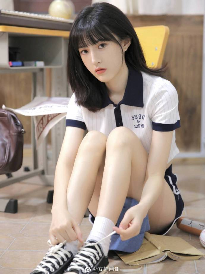青春美少女拍摄迷人时尚校园写真美照