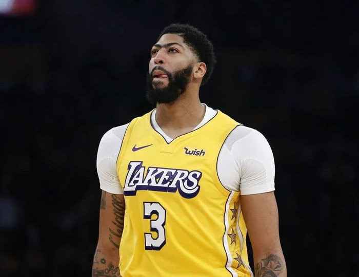 浓眉哥伤愈复出首秀湖人对决掘金谁能笑到最后