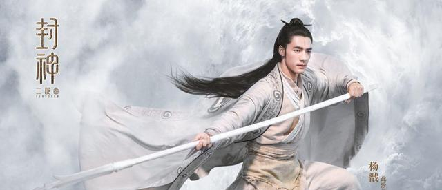 据悉,电视剧《与君初相识》,于2021年2月16日,正式开机,同年6月6日