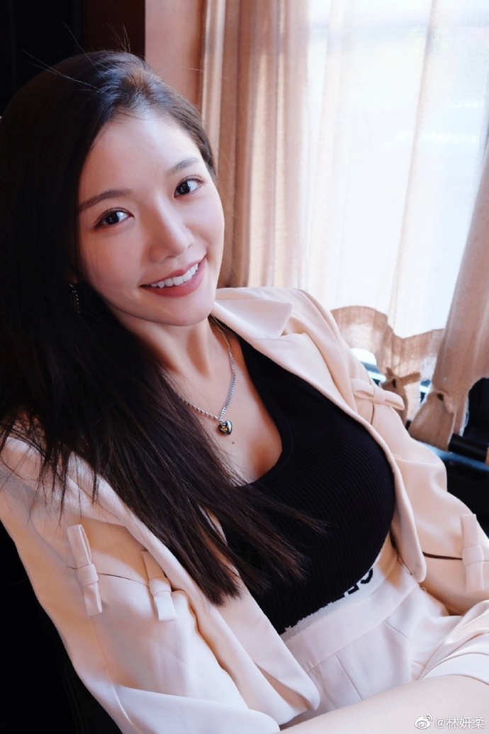 美女演员林妍柔迷人美照欣赏，很可爱啊