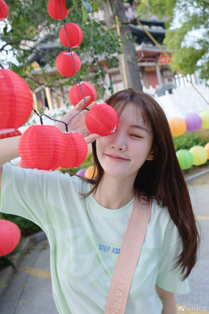 美女演员林妍柔迷人美照欣赏,很可爱啊