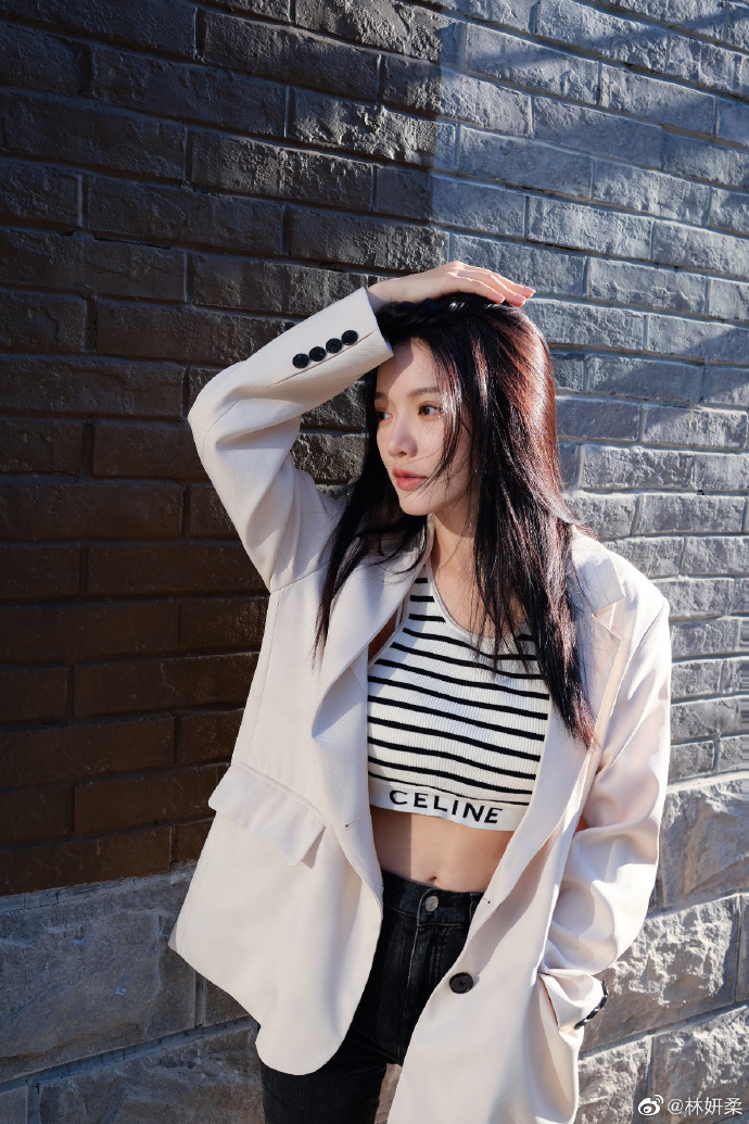美女演员林妍柔迷人美照欣赏,很可爱啊