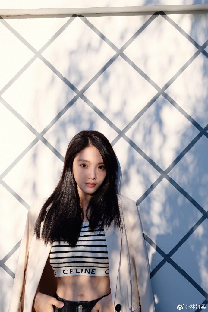 美女演员林妍柔迷人美照欣赏,很可爱啊