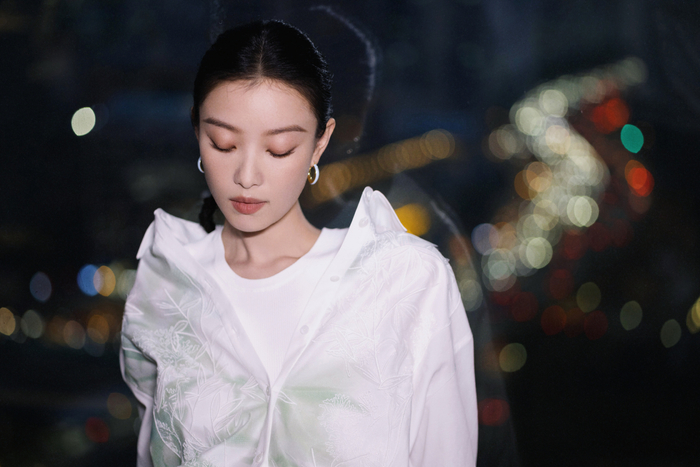 倪妮新中式造型优雅别致 气质清冷迷人__财经头条