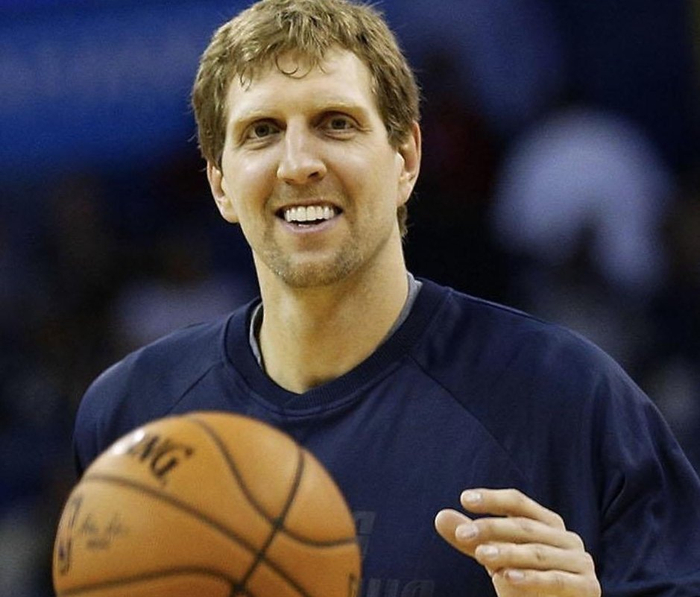 由于诺维斯基的身高和手臂长度都非常出众,他在投篮时几乎不可能被