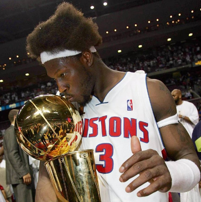 本华莱士是唯一能单防奥尼尔的中锋?当年活塞队击败队