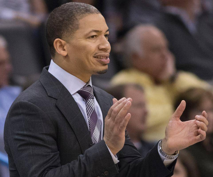 泰伦卢主教练菜鸟赛季为何能够带队夺冠降伏詹姆斯就是优秀教练