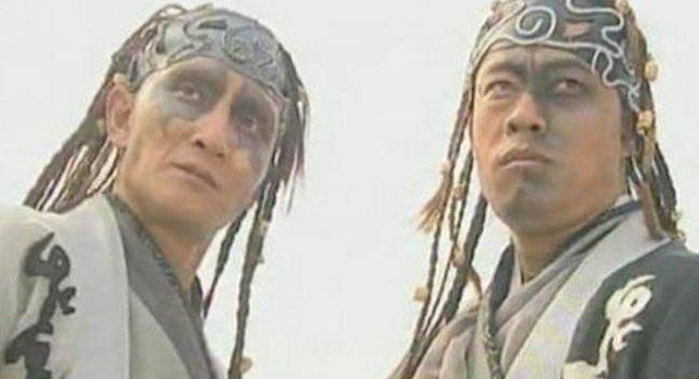 倚天屠龙记中,玄冥二老最后是怎么死的?一共有三个版本