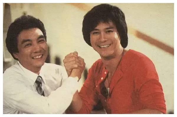 71岁“千面郎君”刘松仁,罕见分享聚会照片,如今精神状态好__财经头条