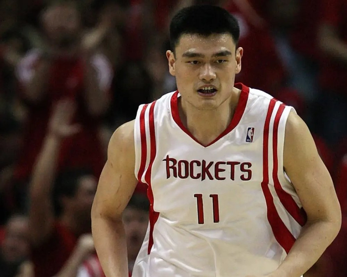 首先,姚明在nba的表现是无可挑剔的.