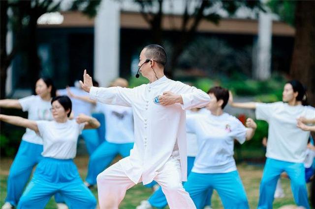“春生万物，动养身心”八段锦非遗体验活动在深圳举行