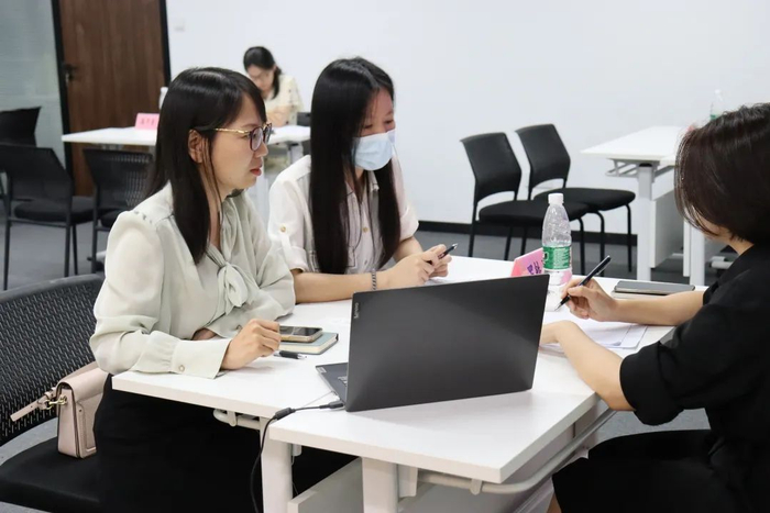 慈善组织“专科门诊”咨询开放日火爆来袭！咨询人员络绎不绝