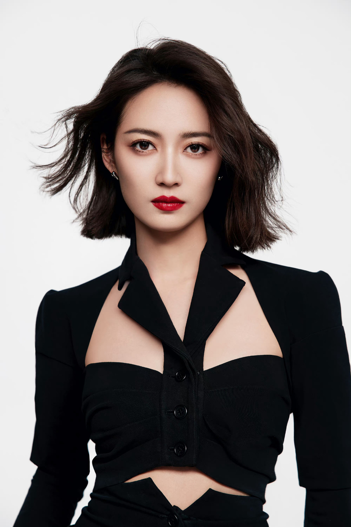 陈钰琪最新写真大片,又美又飒气场全开,迎接新的开始