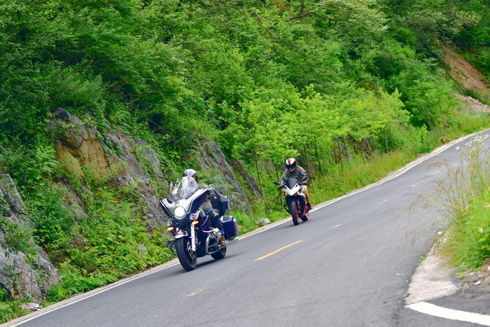 进入保康横冲景区的骑行勇士们6