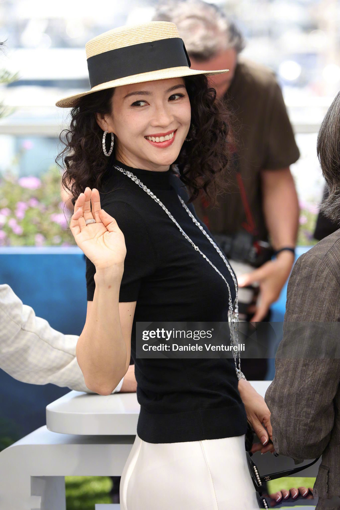 章子怡身着ralph lauren collection 2024早秋系列针织衫